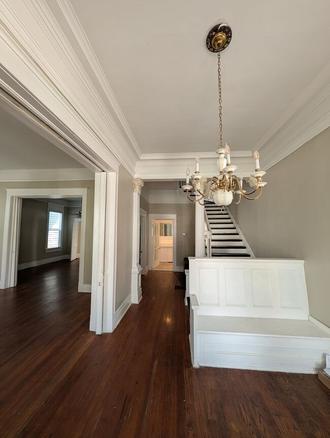 Photo - Huge 4 bedroom in prime downtown location!