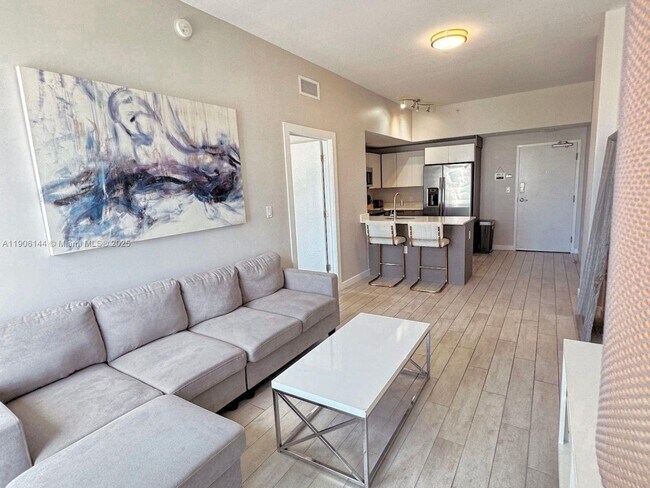 Photo - 321 NE 26th St Unidad 810