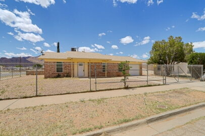 Building Photo - Single story corner home features 3 beds, 2 bathrooms