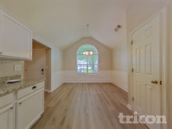 Photo - 82 Nashport Ln