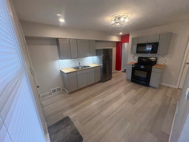 Building Photo - 429 Monongahela Ave Unit 430