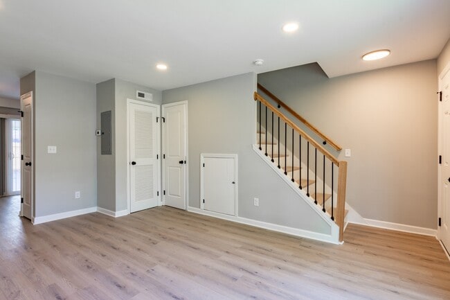 Photo - 400 Gallery Ln