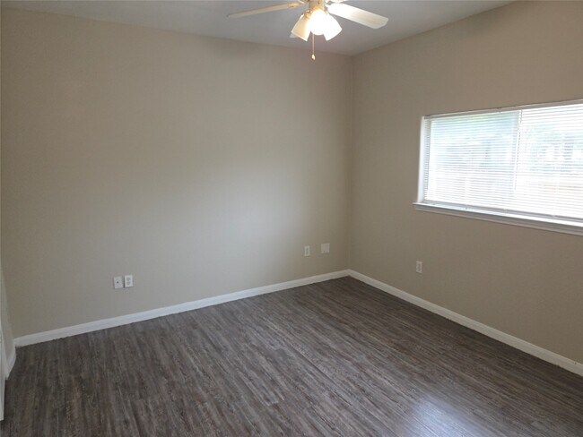 Photo - 10015 Wiloak St Unidad B
