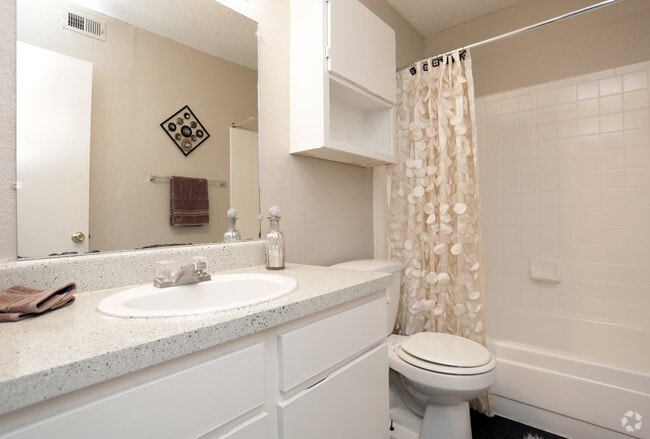 2BR,1.5BA-991sft