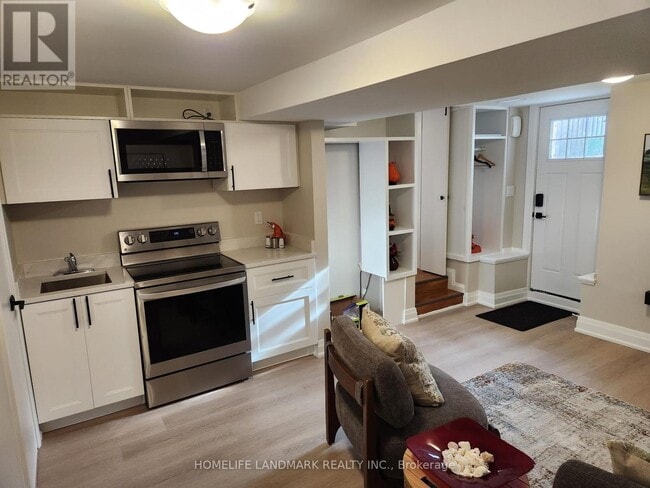 Photo - 452 D'Arcy St