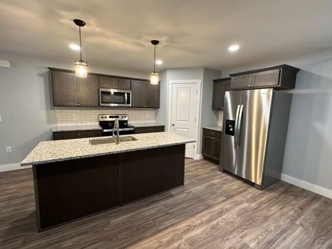 Building Photo - NEWER BUILD!! 3 Bed/ 2 Bath ~~ Open Floor Plan