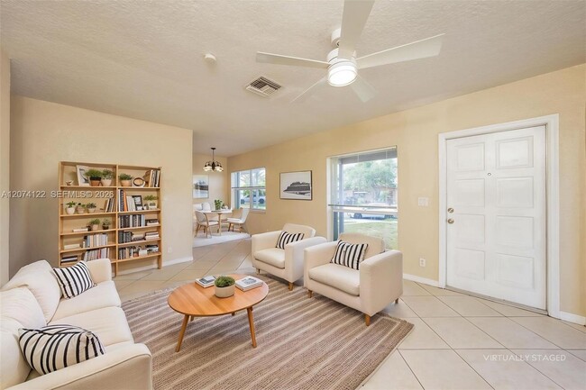 Photo - 900 W Bloxham St
