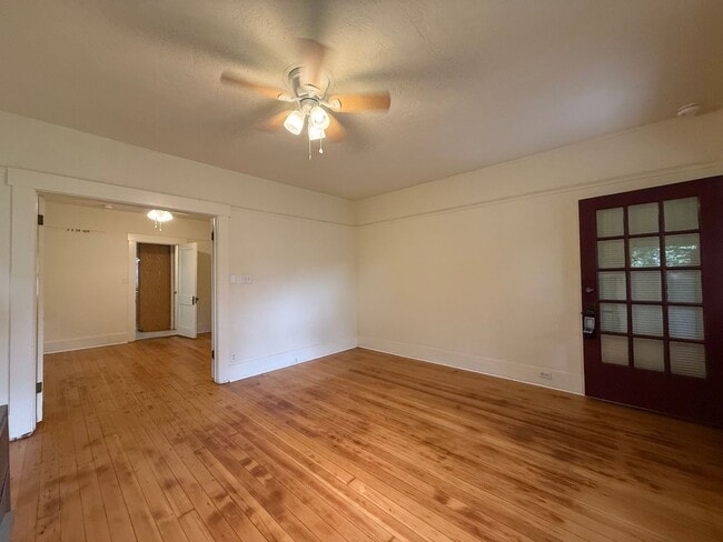 Photo - Charming, One bedroom duplex in Prime Ashland location | Available Now! Unidad 109 Fourth St