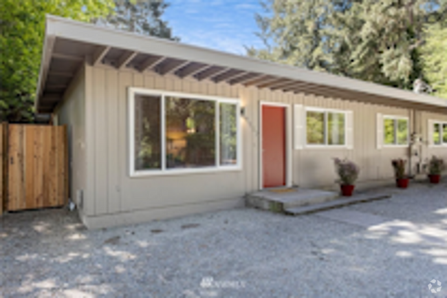 Building Photo - 3bd/1ba Duplex in Lakewood Rental