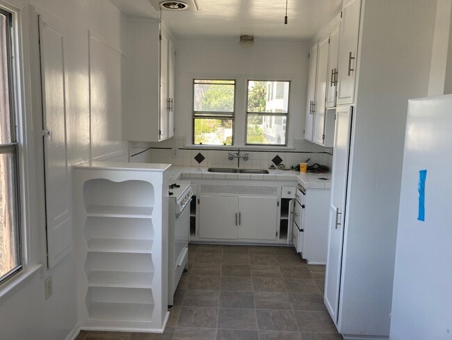 Photo - 516-522 N Normandie Ave