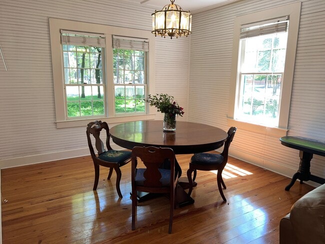 Photo - 524 Colleton Ave SE