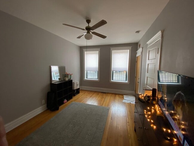 2301 N Leavitt St Unit 1F