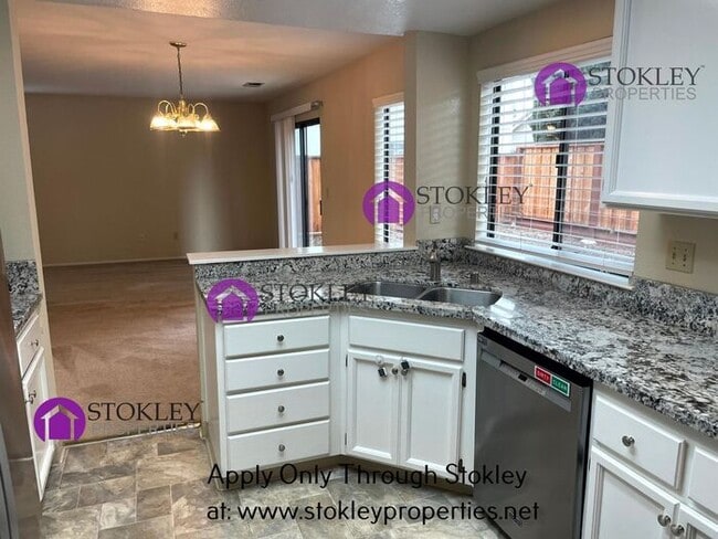 Photo - 1633 Lindbergh Dr