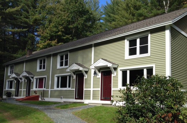 Quechee Pines - Quechee Pines Apartments