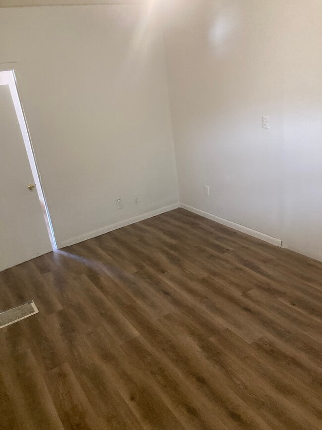 Bedroom - 1024 E North St Unit A