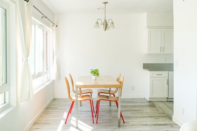 Photo - 10823 Camarillo St Unidad 10823