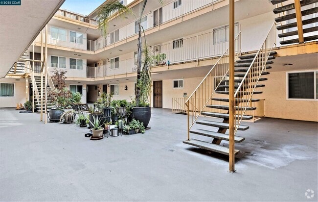 Building Photo - 1599 Hays St Unit 104 Rental