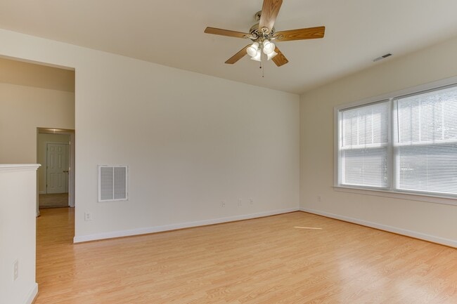 Photo - 955 Poquoson Ave