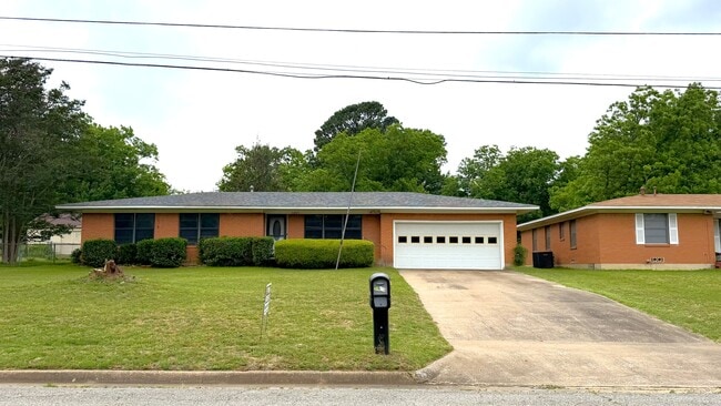 Photo - 1805 Waterloo Ave