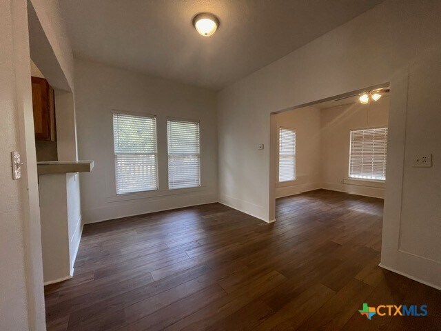 Photo - 513 Moore St