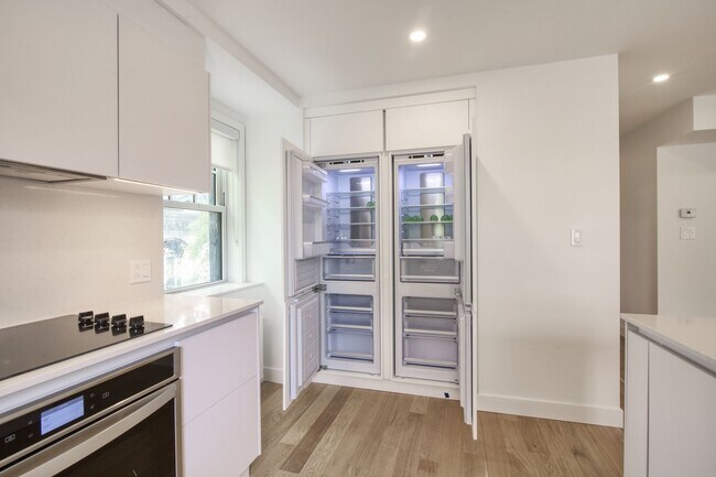 Photo - 1 Av. Rosemount Unit 33