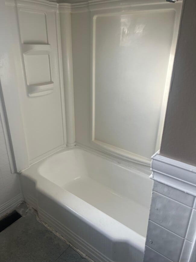 Building Photo - 1342 Koebel Rd