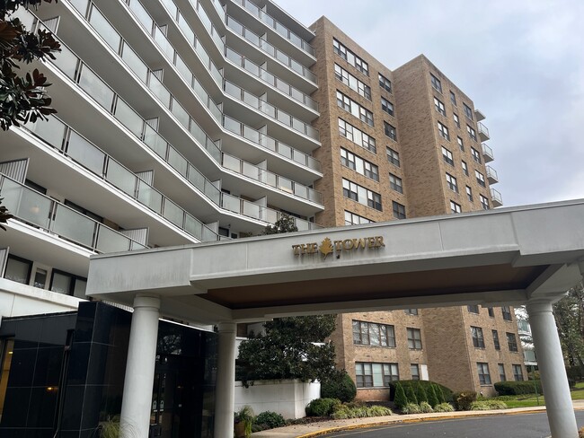 building exterior - 1600 Hagys Ford Rd N Unit 5S