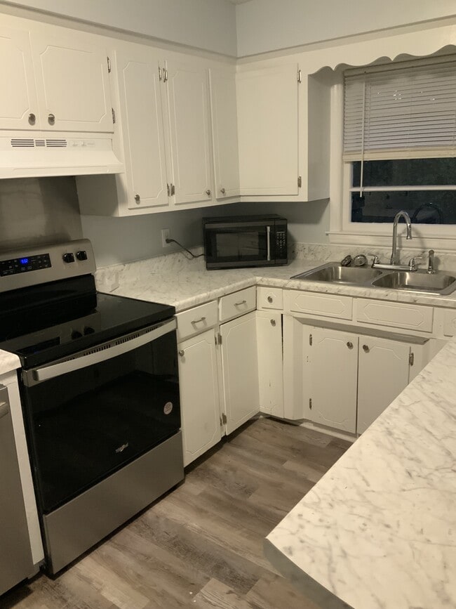 Photo - 1287 Montview St