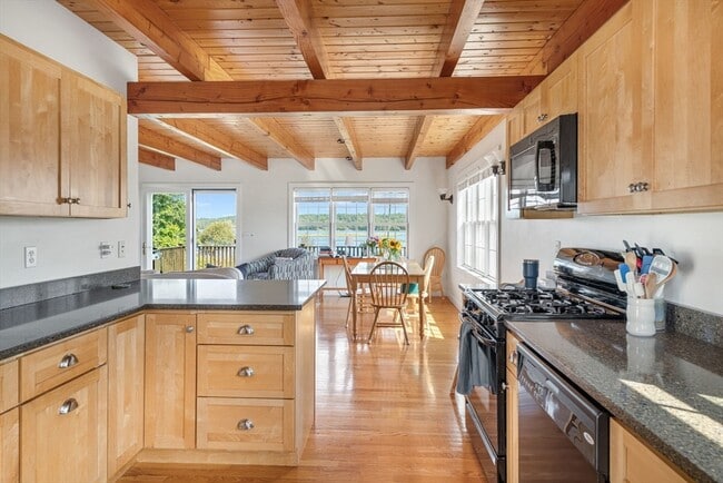 Photo - 594 River Rd