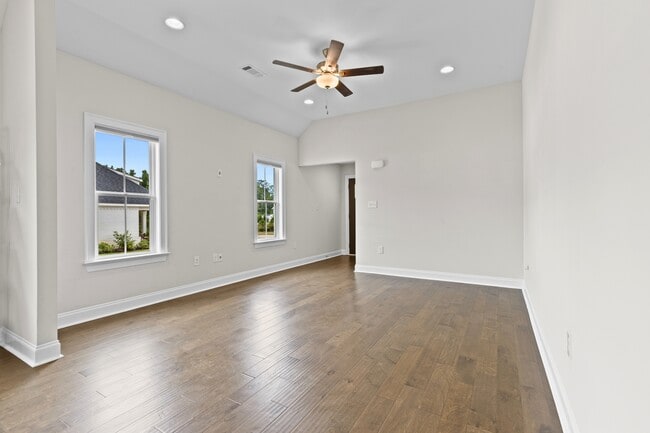 Photo - 2272 Lakeview Dr