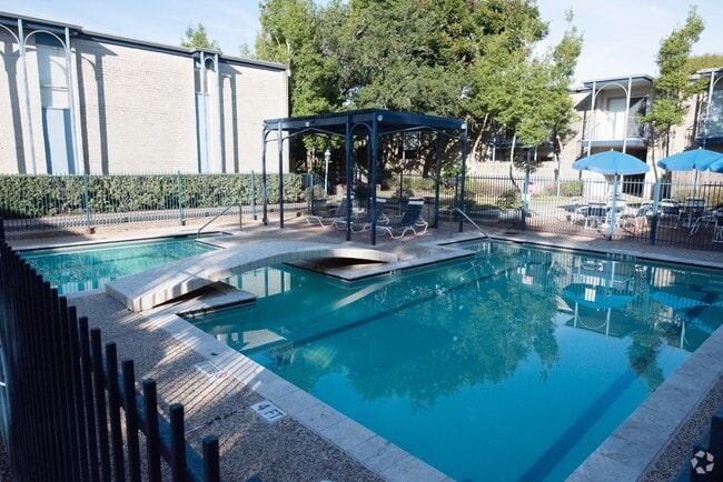 Pool - Pont Alba Rental