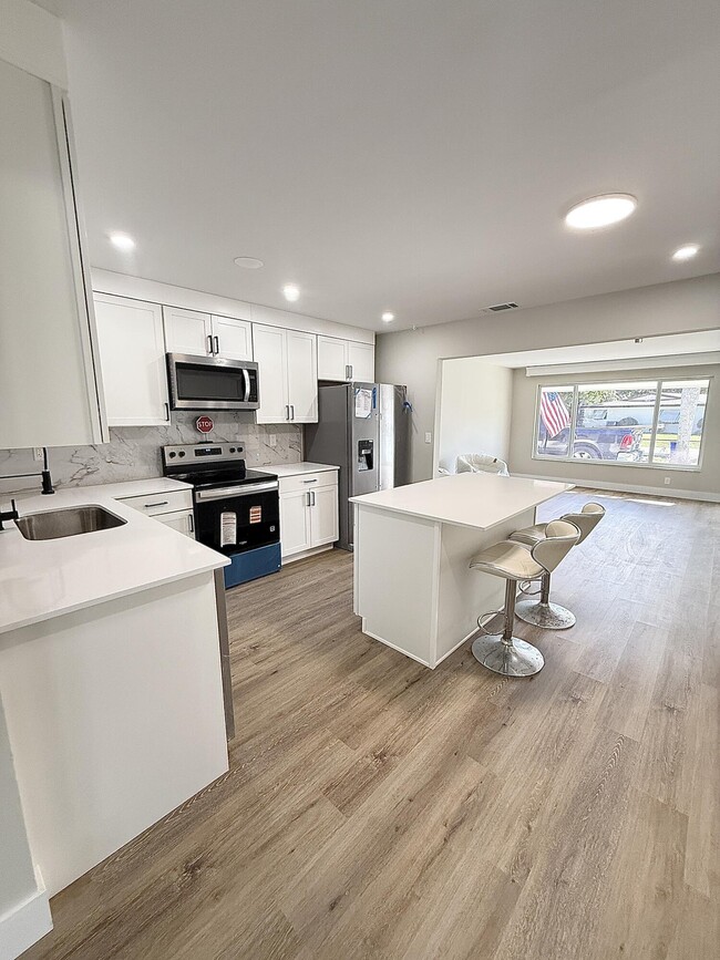 Photo - 3797 Roan Ct E