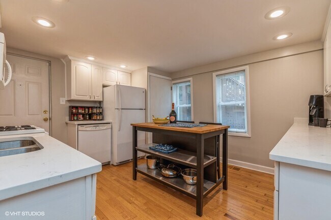 Photo - 1426 N Greenview Ave Unit 1