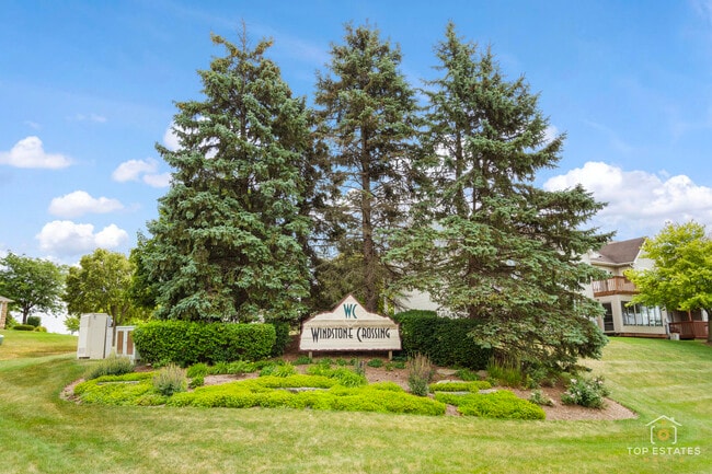 Building Photo - 951 Viewpoint Dr Rental
