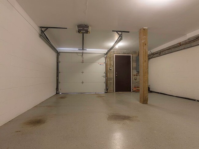 Building Photo - 21 W Lee St