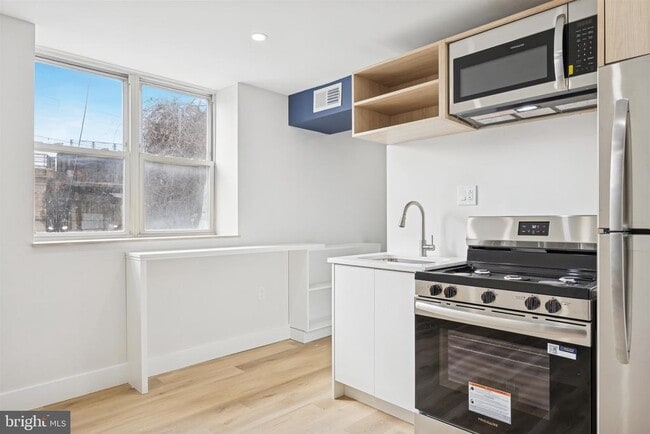 Building Photo - 4522 Baker St Unit 3