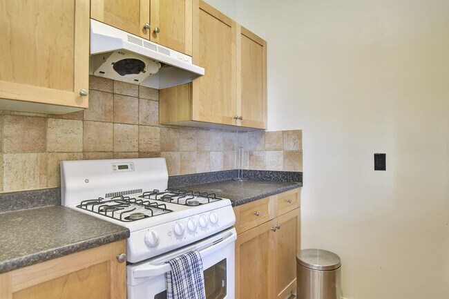 Photo - 935 Jervis St Unit 10