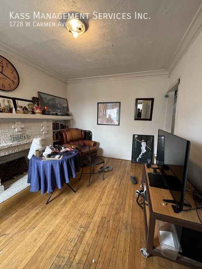 Building Photo - 1728 W Carmen Ave Unit 3R