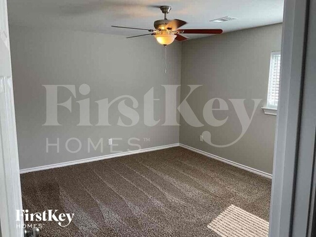 Photo - 2026 Greenview Dr