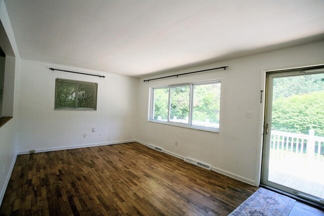 Photo - 5800 Paramus