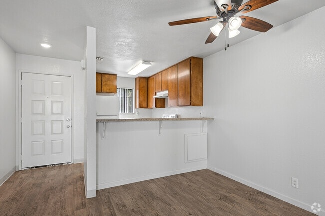 Townhouse - 2BR, 1.5BA - 1004SF - Dining Room