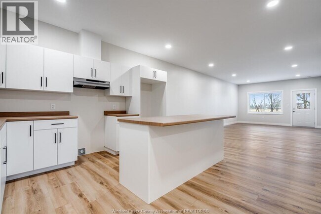 Photo - 21295 Harbour Rd