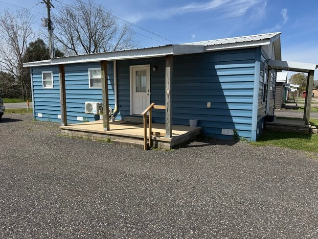 Building Photo - 80 Redwood Ln