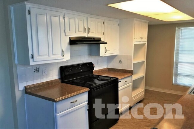 Photo - 1301 Willow Way