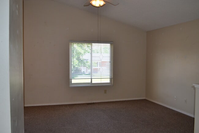 Photo - Cozy 4 Bedroom Bi-level in Security/Widefield