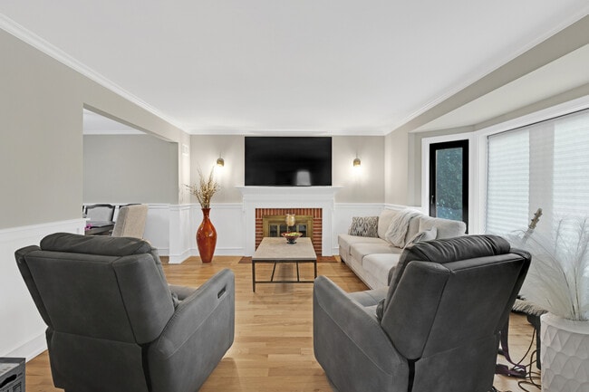 Photo - 819 Albion Ave