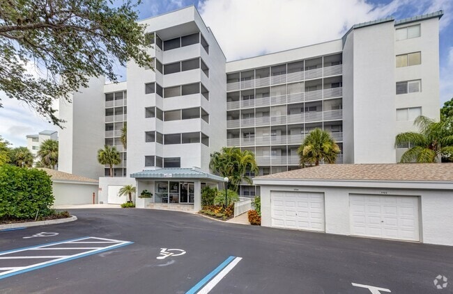 Building Photo - ** NAPLES COVE @ BAY FOREST ** 2 BED / 2 B... Rental