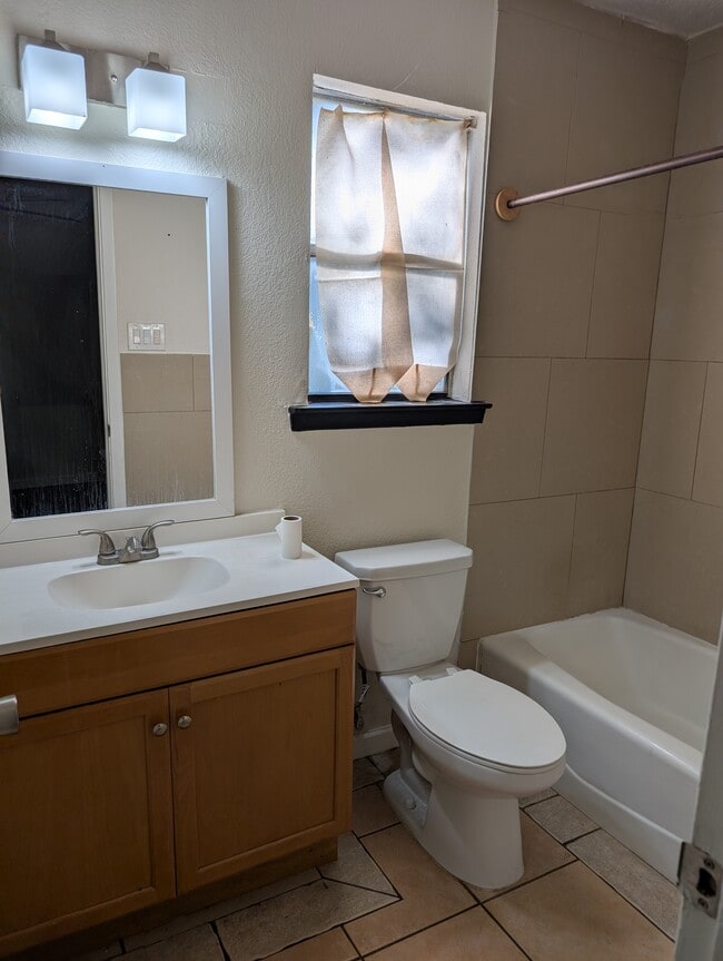 Photo - 419 Meadowcreek Cir