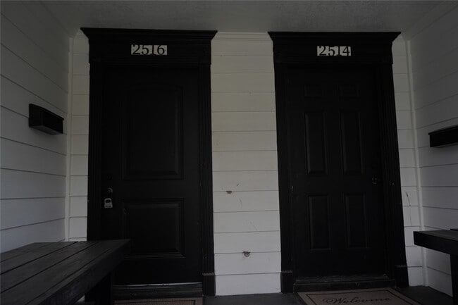 Photo - 2516 Isabella St