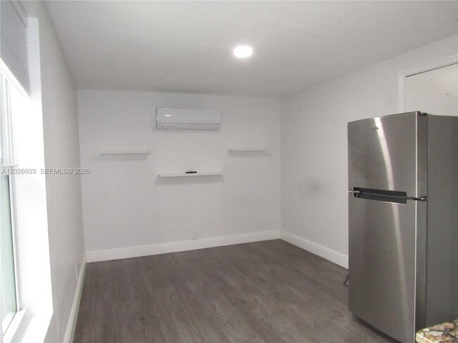 Building Photo - 2230 SW 50th Terrace Unit 2